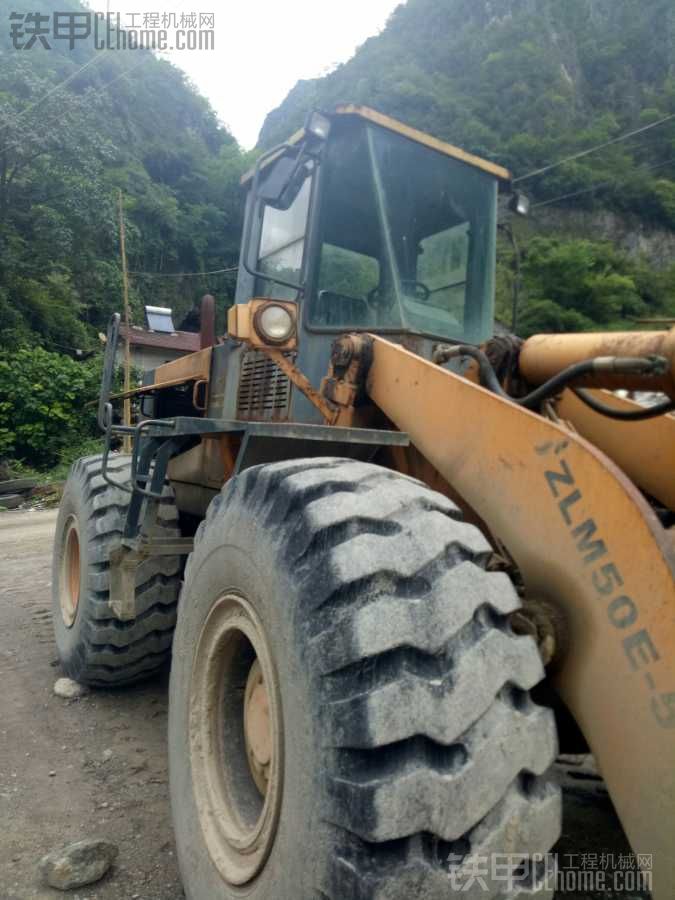 日常修車之常林裝載機(jī)水泵漏水