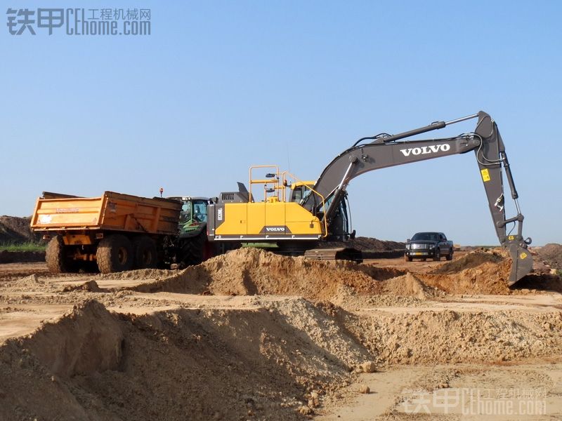 沃爾沃VOLVO EC220E施工美圖