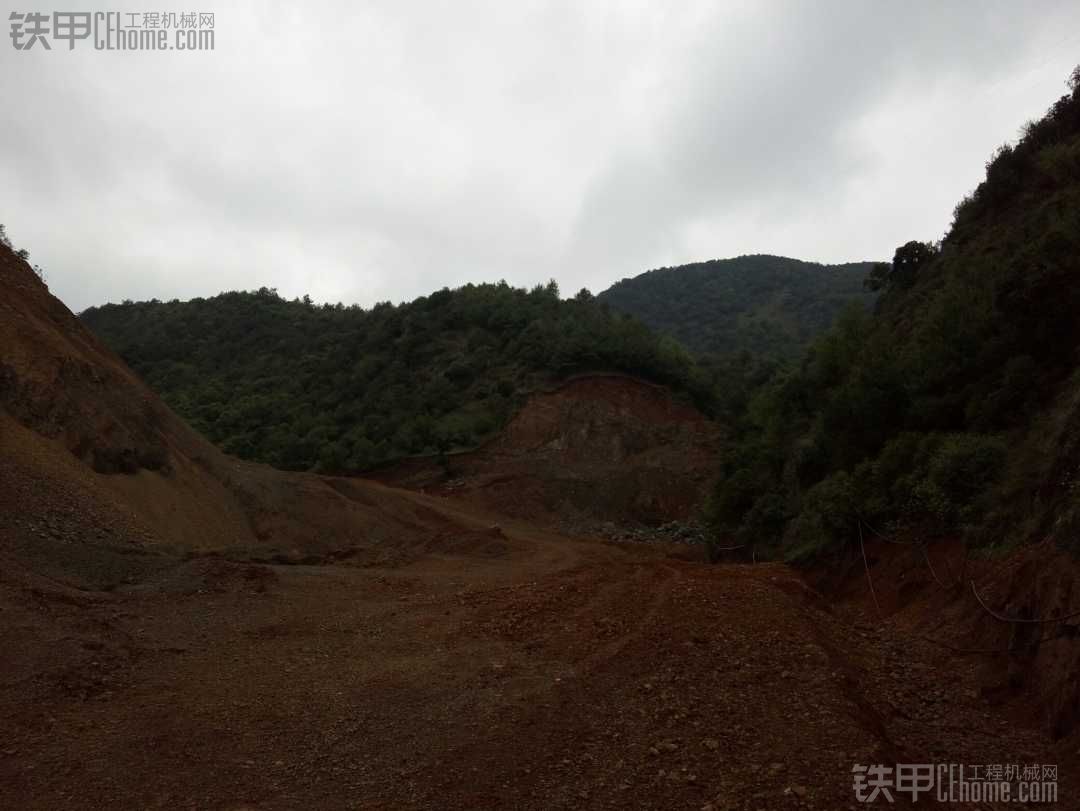 只要心中有挖机，天下之大哪都能去！实在不行就修条路过去！