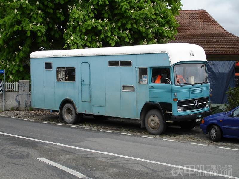 深夜福利 奔馳大卡車來襲 甲友來撿破爛了