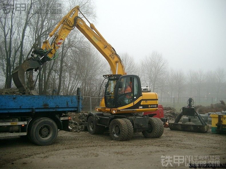 JCB JS145W