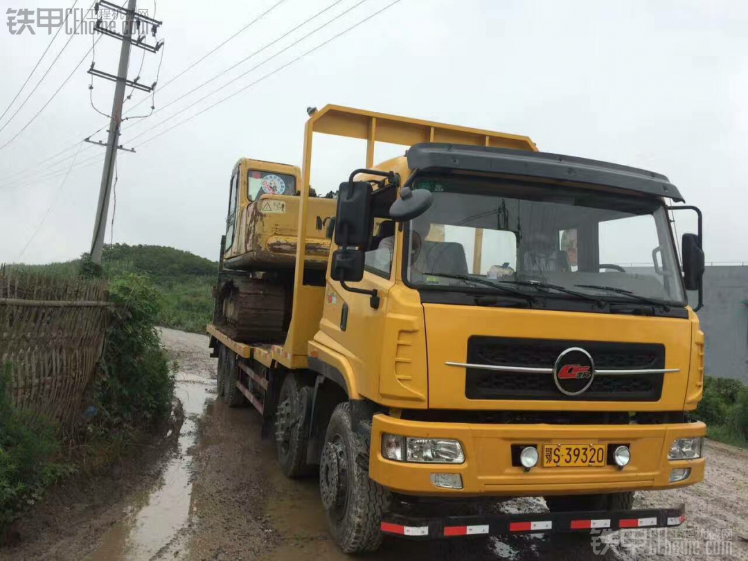 前四后八挖機拖車2萬公里一年車處理