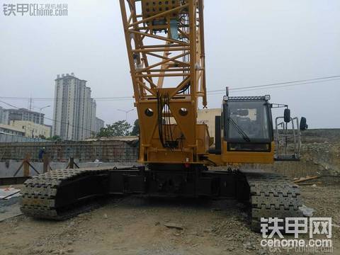 新機(jī)機(jī) 徐工XGC180履帶吊