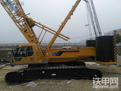 新機(jī)機(jī) 徐工XGC180履帶吊