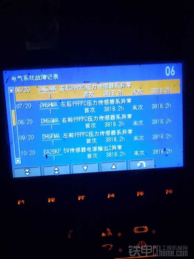 小松挖机220-8压力传感器异常，大侠们知道哪里出问题了