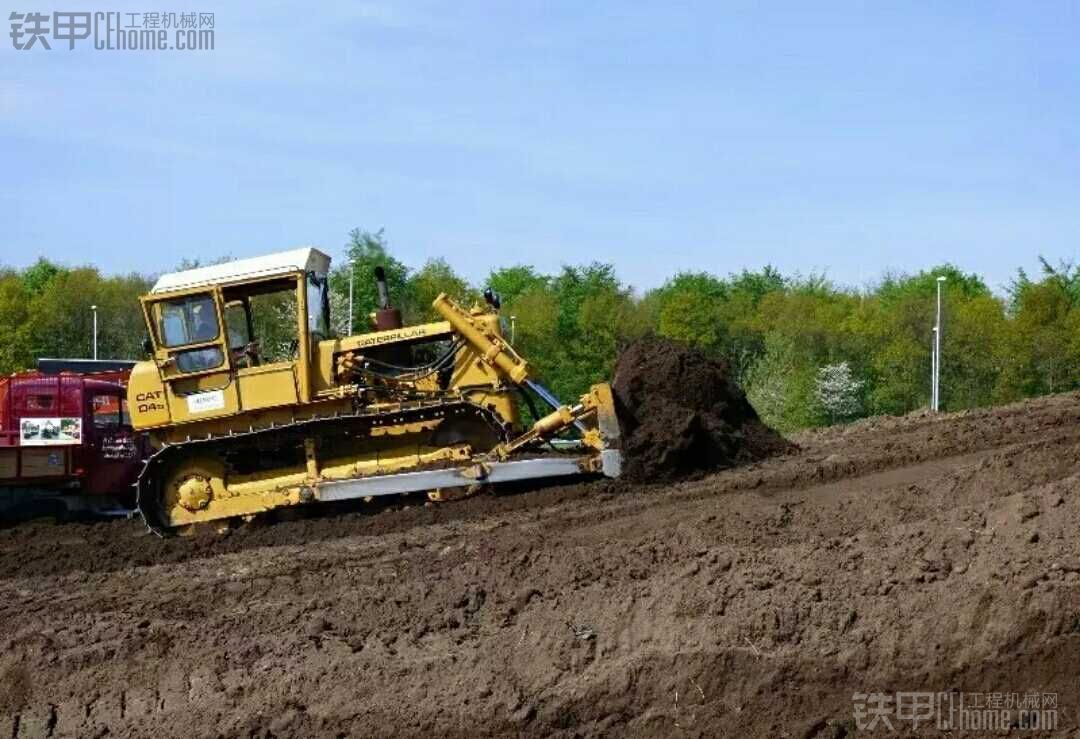 卡特彼勒推土機(jī) 漂亮吧！