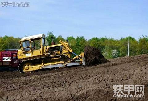 卡特彼勒推土機 漂亮吧！