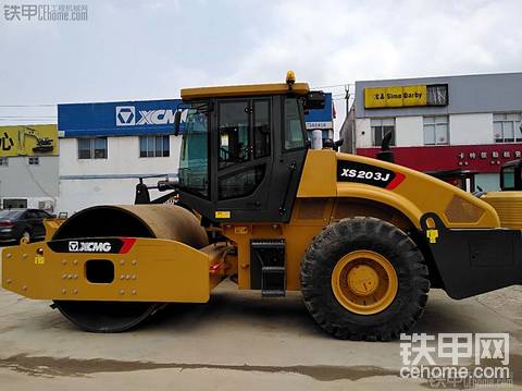 新買22T徐工壓路機(jī)，機(jī)子自己開，本人新手，沒經(jīng)驗(yàn)。有事請(qǐng)教