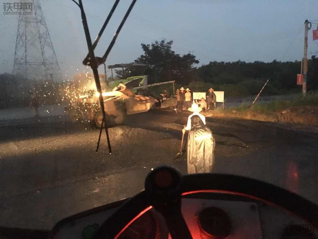 我们的宗旨是抓阴天抢晴天，麻风细雨算好天，车灯下面当白天