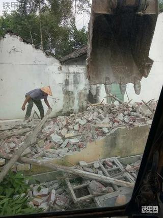 加藤450，，柳工908合作拆房