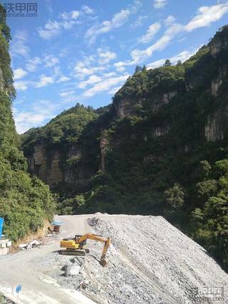 晴空万里；艳阳高照！