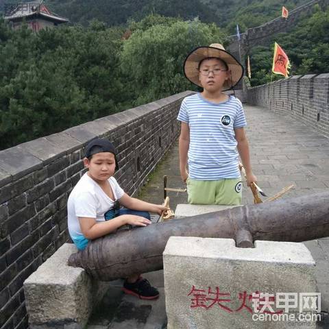 雨季没事做带孩子们爬长城