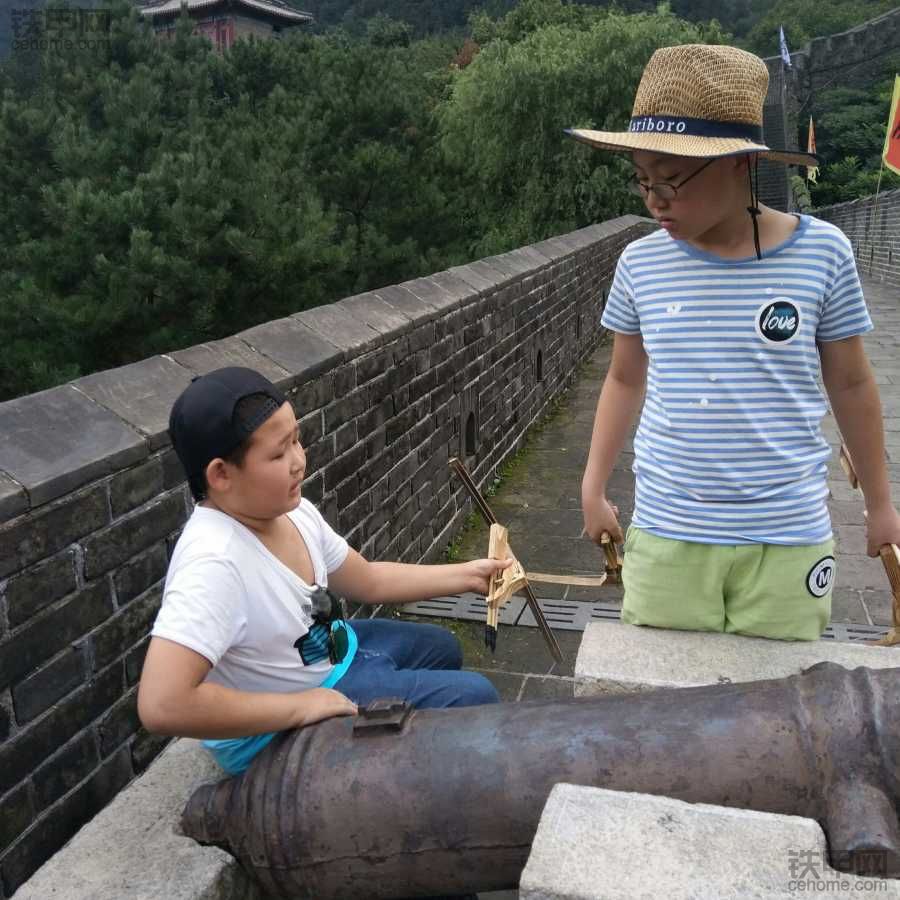 雨季没事做带孩子们爬长城