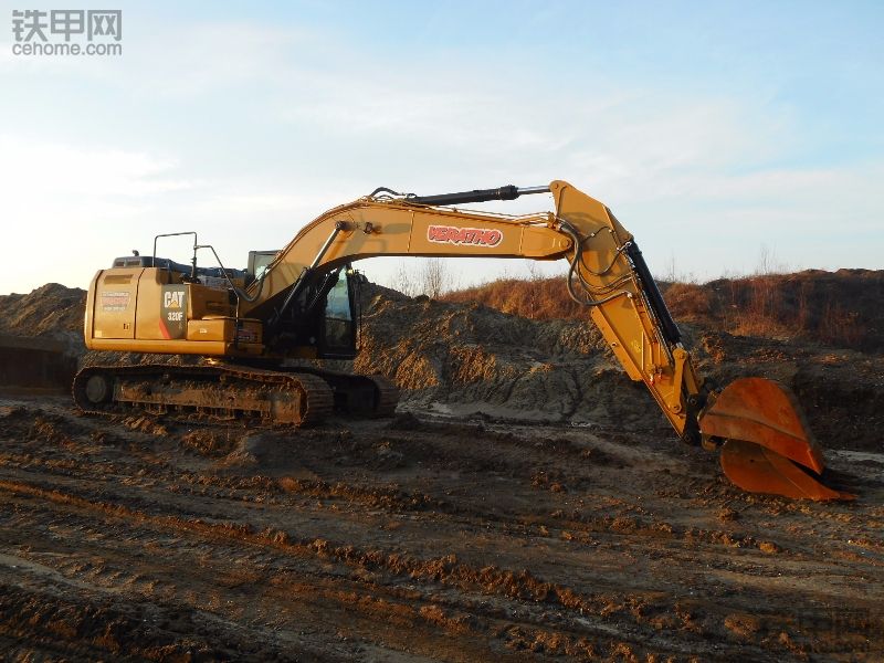 CAT 320F 圖片欣賞