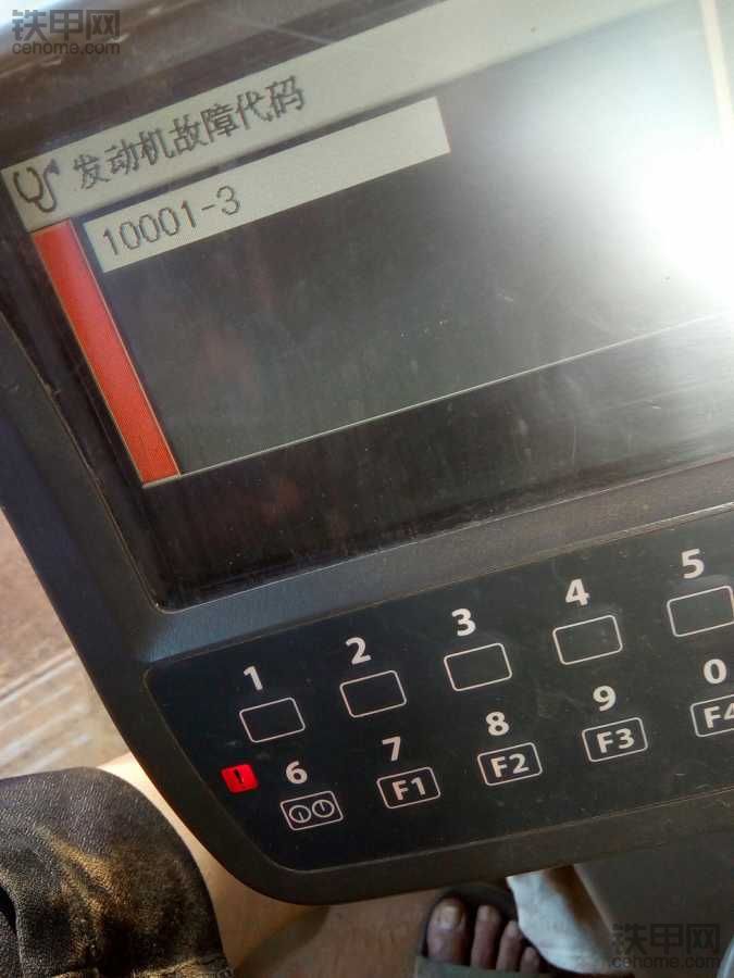 日立挖机报12000一4是什么故障，怎么修，求高人指点。
