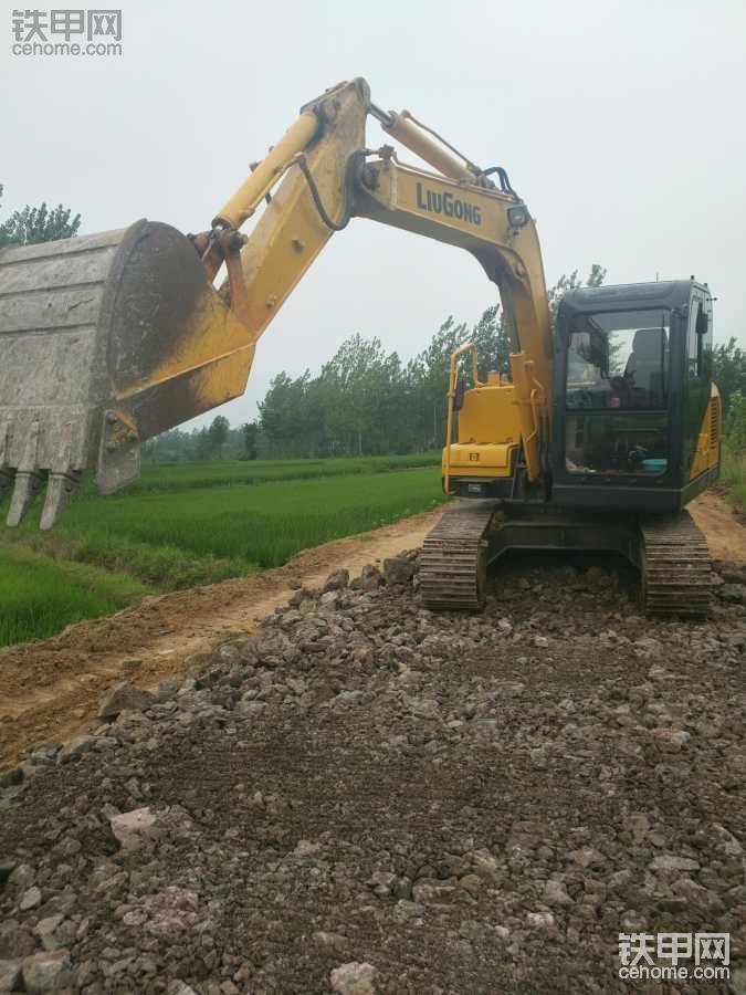 霍邱县招小挖驾驶员-帖子图片