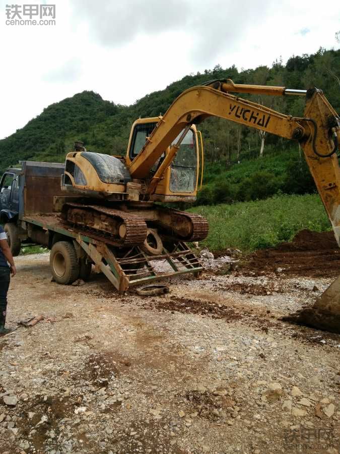 看小挖上拖車