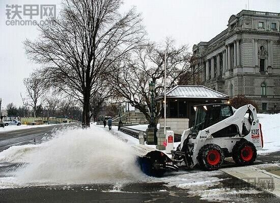 夏天过了冬天还远吗 所以除雪设备已经准备就绪 一拉就响！！！