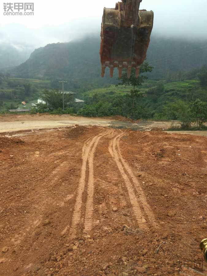 下了五天雨，土都濕透了