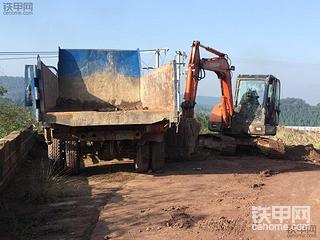 80后奮斗路 7年買9臺二手挖掘機