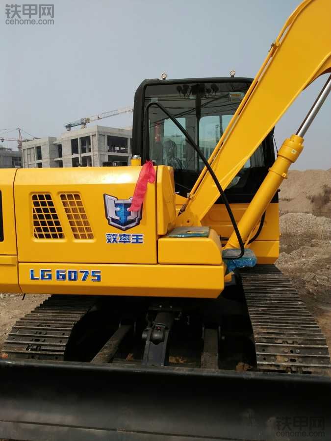 龙工LG6075挖掘机使用800小时报告