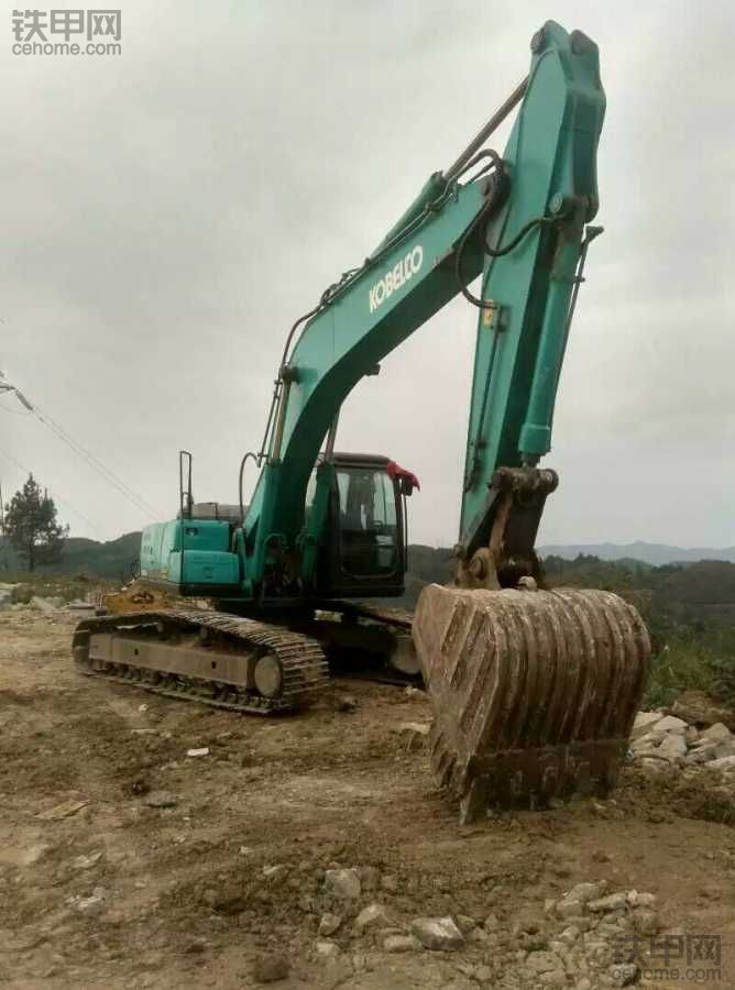 請問甲友們貴州本地有租挖機的沒有 神鋼機帶錘