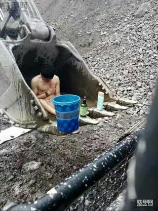 致敬所有的挖掘机司机