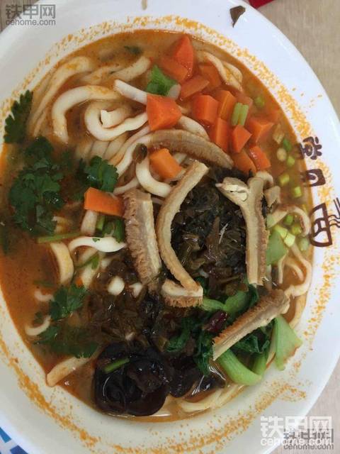 來！曬午餐了，累了一上午今天來個奢侈的