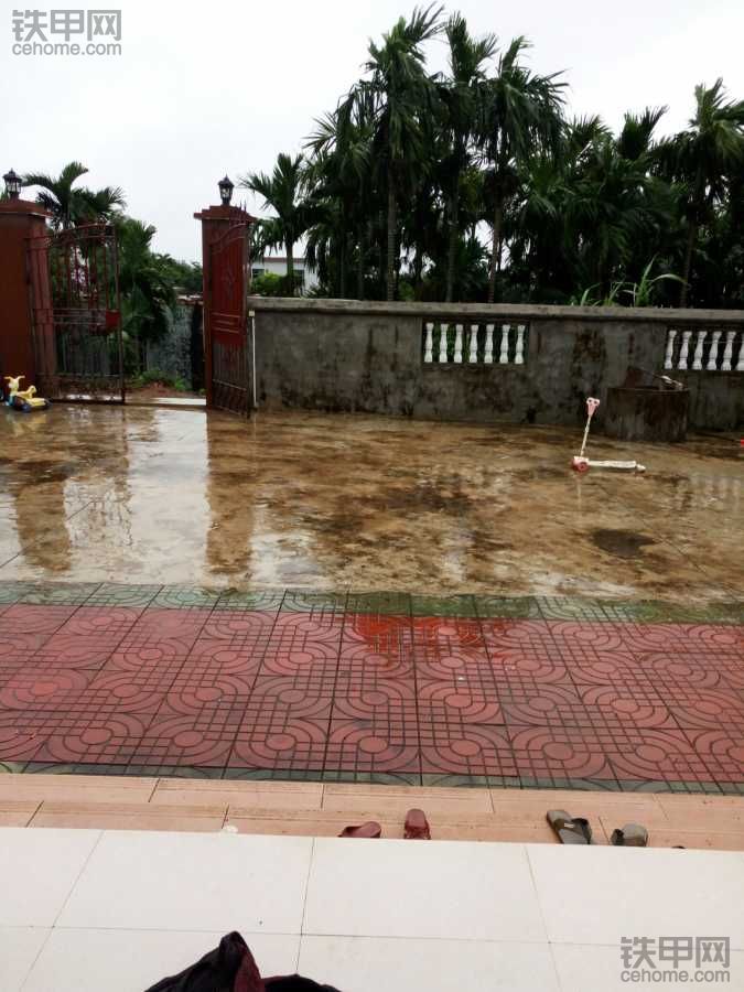 從賣(mài)挖機(jī)到現(xiàn)在一直下雨。都沒(méi)等過(guò)