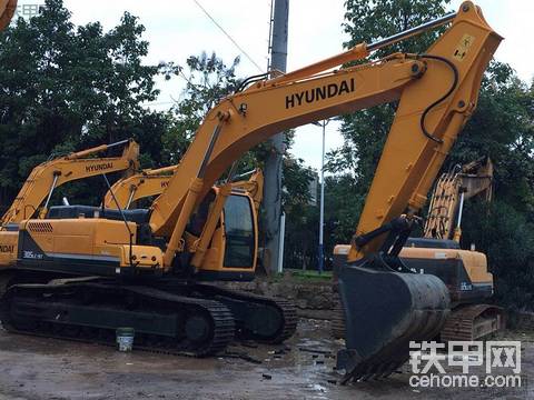 現(xiàn)代 R305LC-9T 二手挖掘機(jī)價格 66萬 1804小時