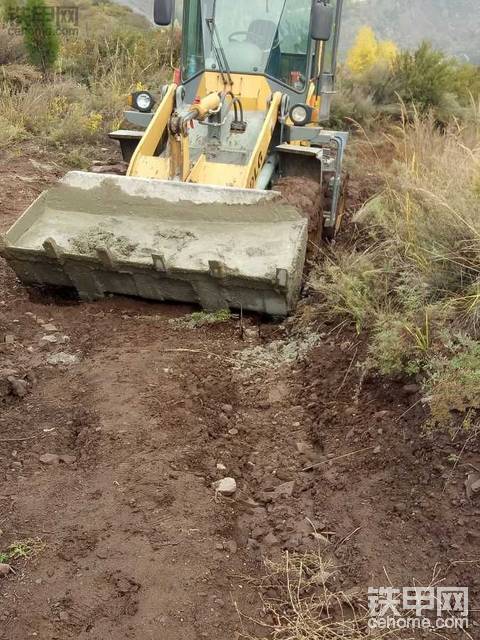 這路一下雨就不行了