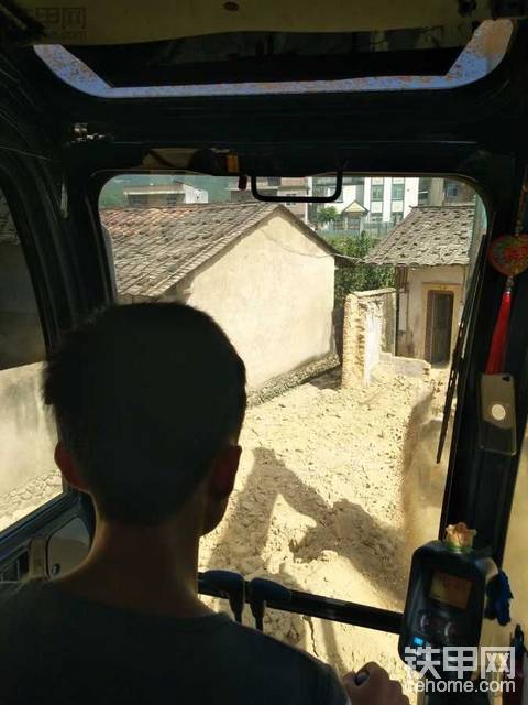 灰塵滾滾