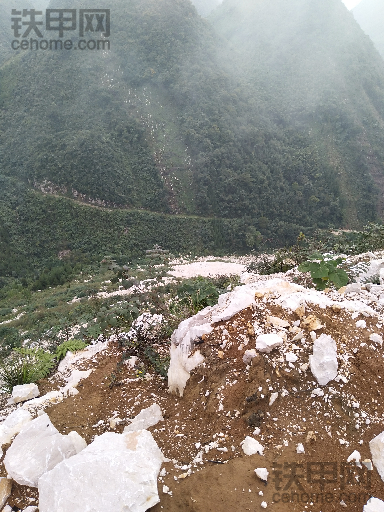 看看這這么修路上山