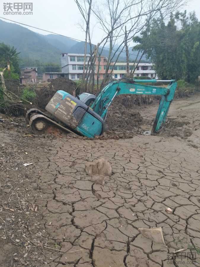 神岡深陷泥潭中