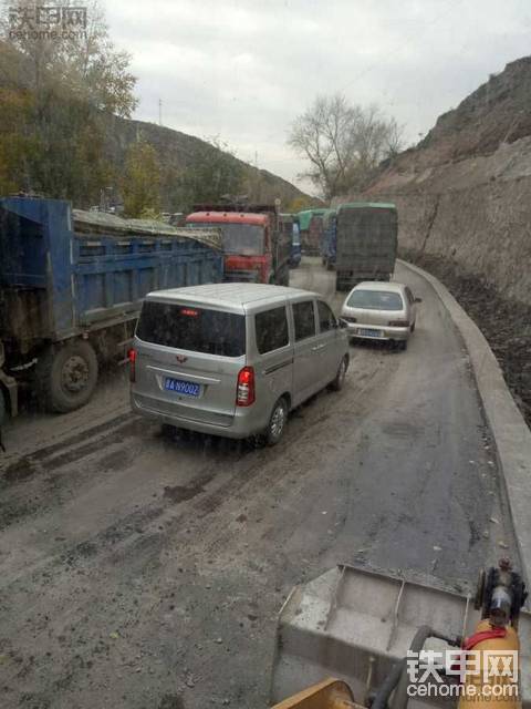 堵車了，可以偷懶了