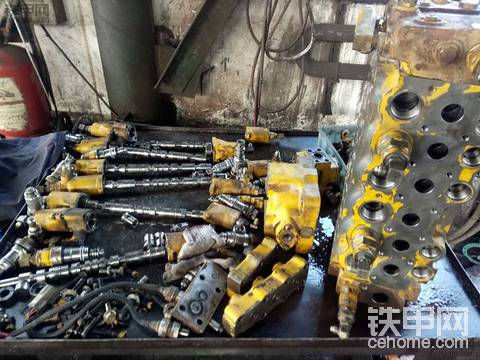 小松PC200-6挖机回转无力故障排除