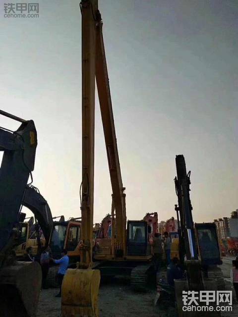 這小松240-8MO加長(zhǎng)臂帥不！