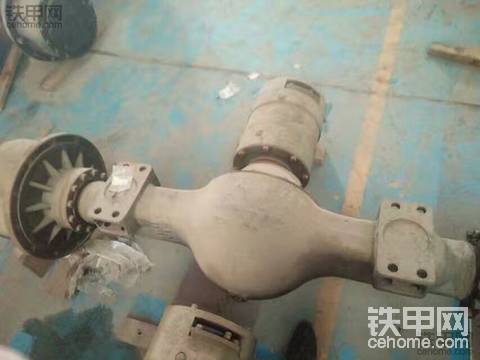 看压路机后桥（全新）还能兑银子不,还有驾驶室