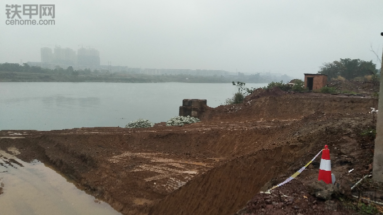 又下雨，今年入手卡特D2GC还不起又得拖机了