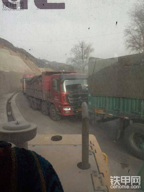 又堵車了