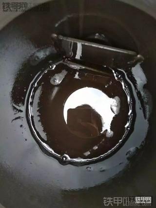 可怕！挖机液压油变黑，离报废就不远了……