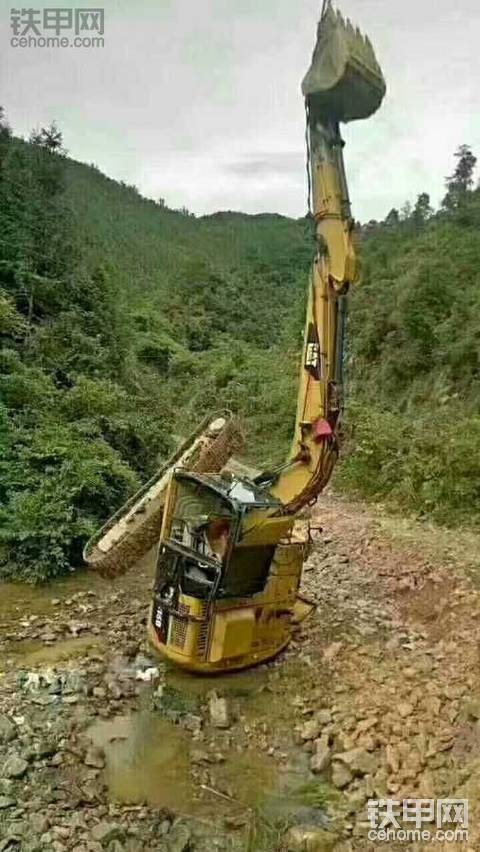 老鐵們，120中型挖機(jī)，日立好還是住友好？