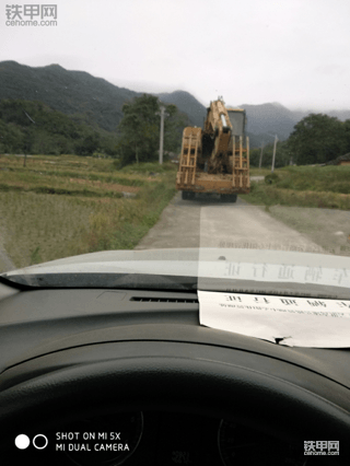 刚出道搞挖机，直接买一台卡特320c