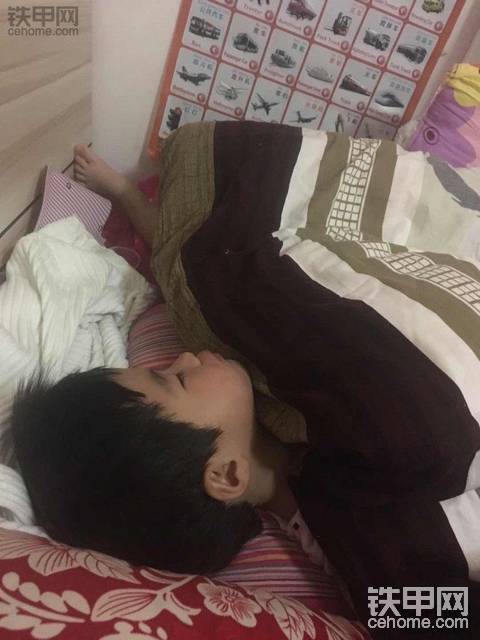 闺女的睡姿