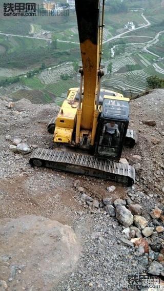 哎，挖機(jī)司機(jī)窮的都開(kāi)始賣身了！