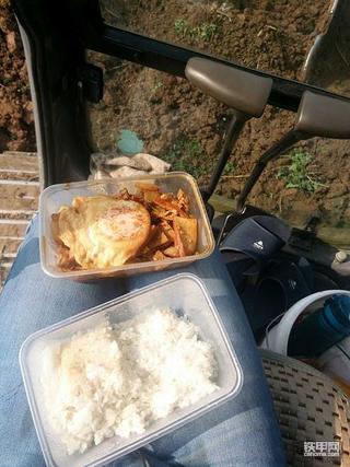 1个月没上桌吃中饭了