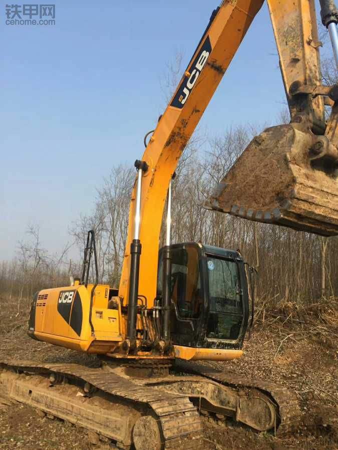 13年JCB220,微信同号18726666677