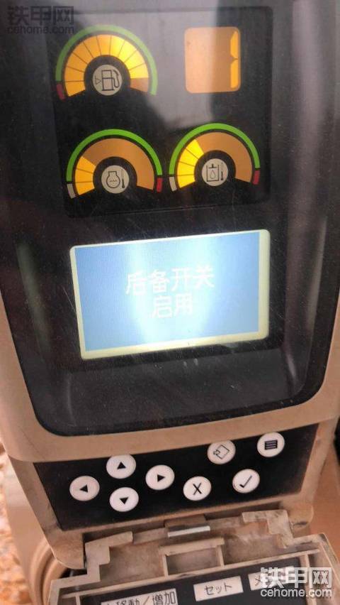 油门加不起，显示屏显示后备开关启动。
