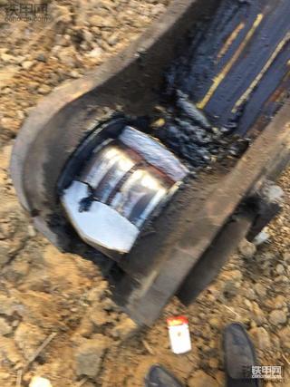 中臂油缸断了