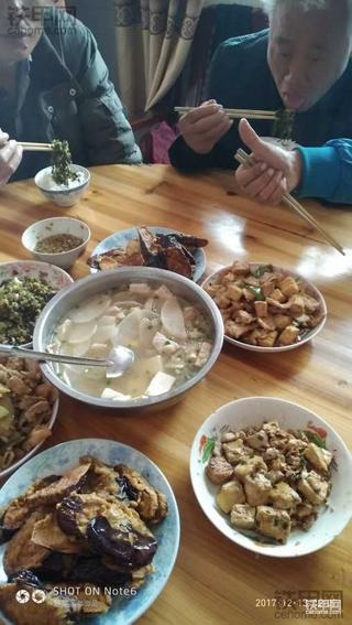 开饭咯，伙食可以不
